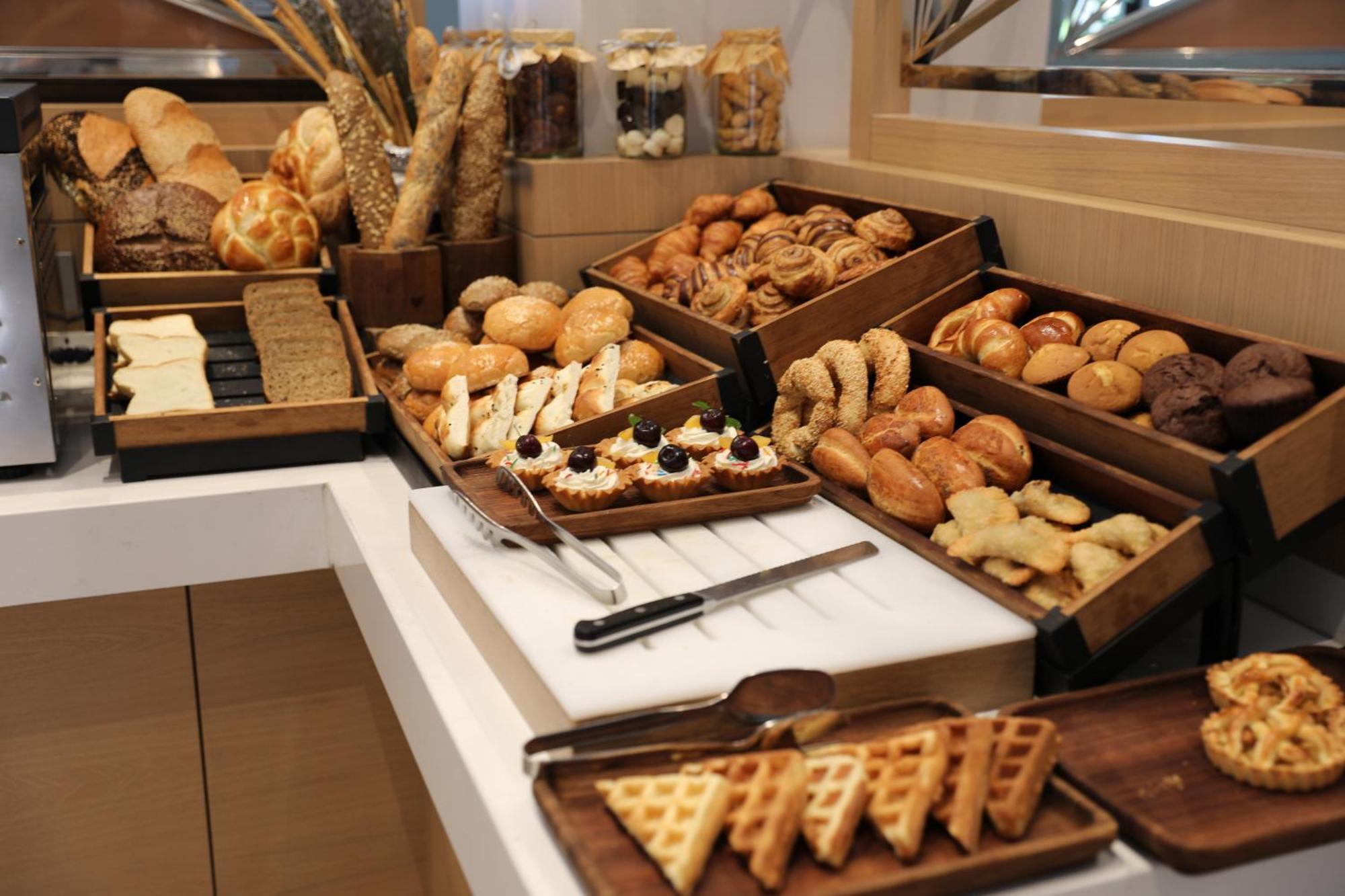Karavansaray Turkistan Harbour Hotel -Flying Theatre Access Exterior foto A bread station