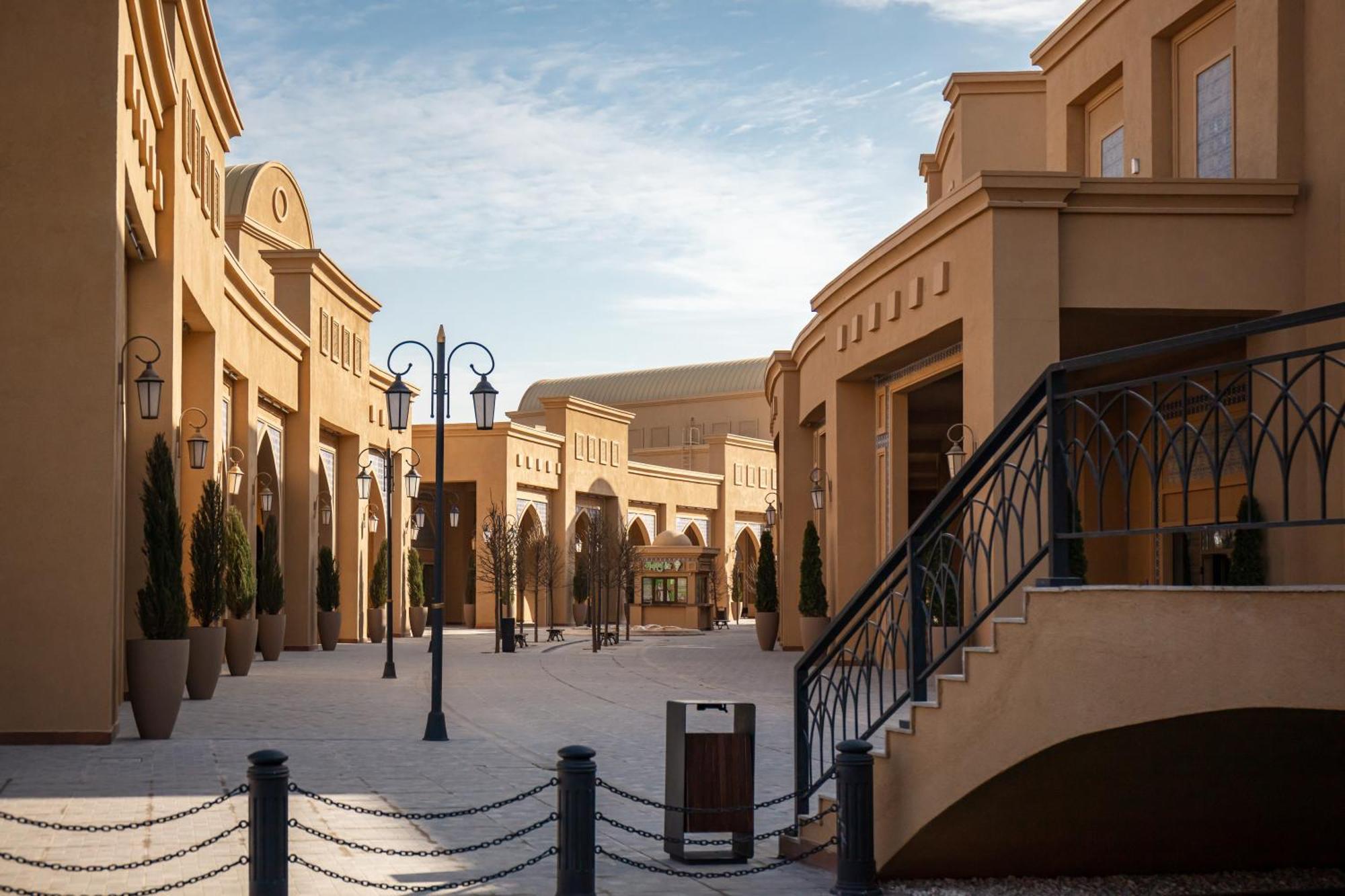 Karavansaray Turkistan Harbour Hotel -Flying Theatre Access Exterior foto The Village Outlet Mall