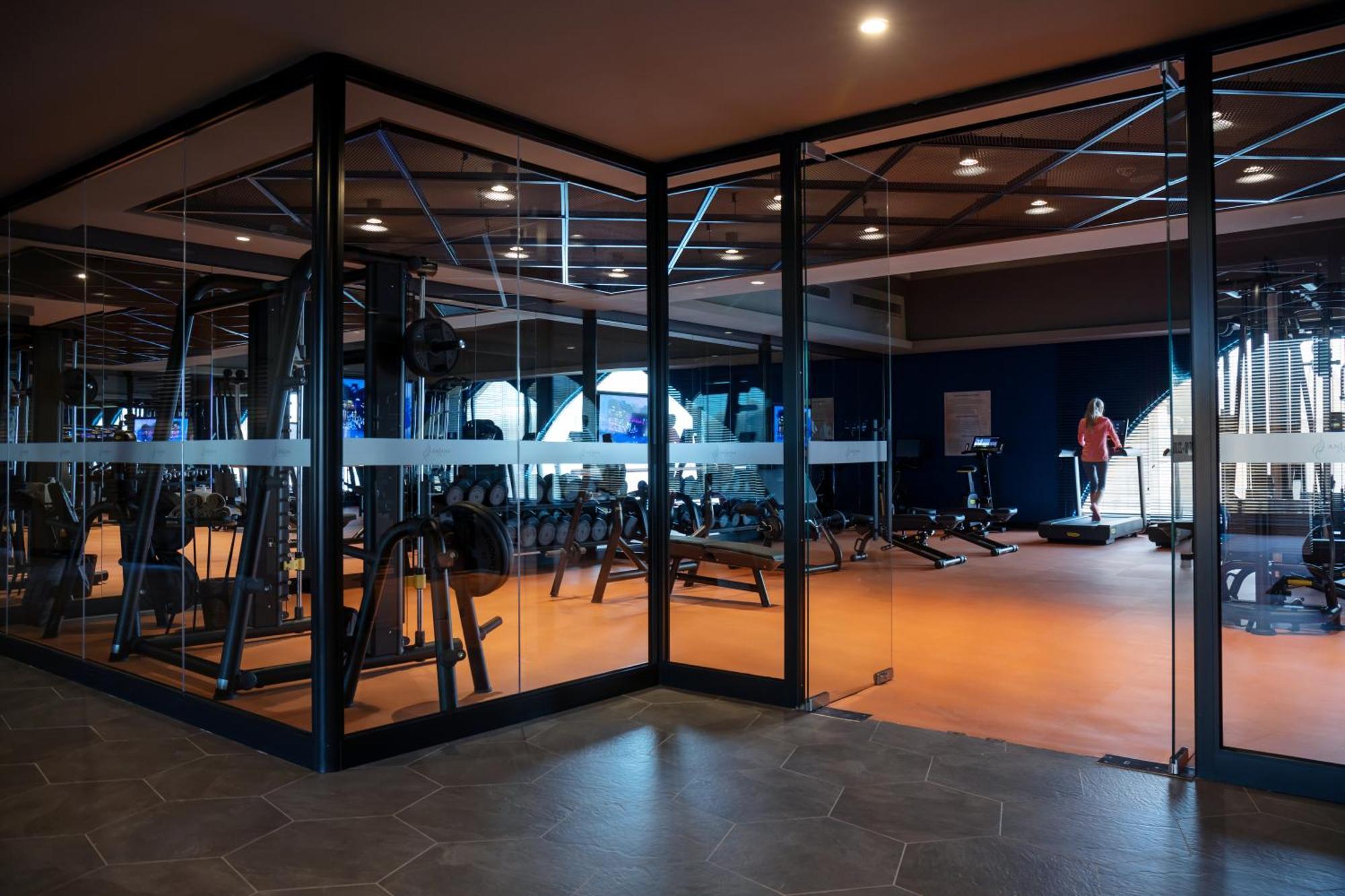 Karavansaray Turkistan Harbour Hotel -Flying Theatre Access Exterior foto The gym at the hotel