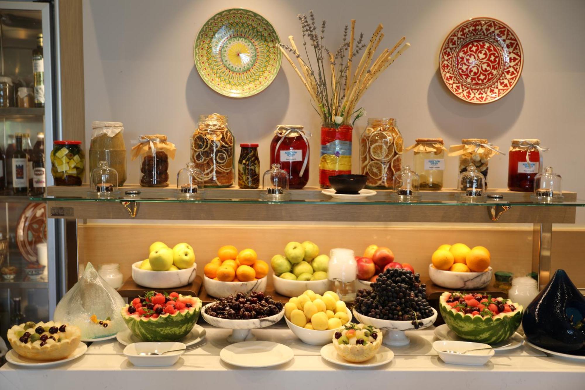 Karavansaray Turkistan Harbour Hotel -Flying Theatre Access Exterior foto A fruit salad bar