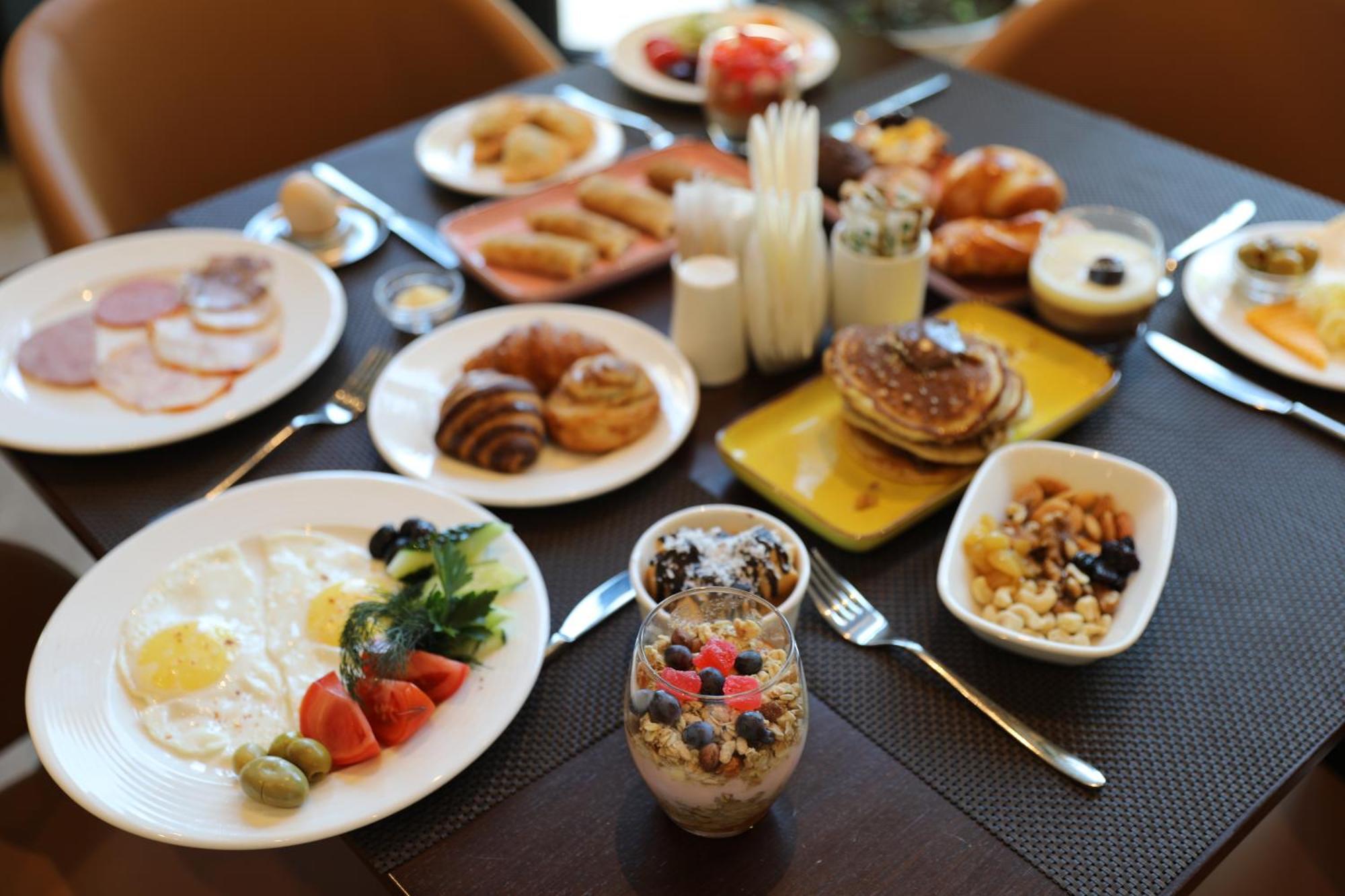 Karavansaray Turkistan Harbour Hotel -Flying Theatre Access Exterior foto A breakfast buffet