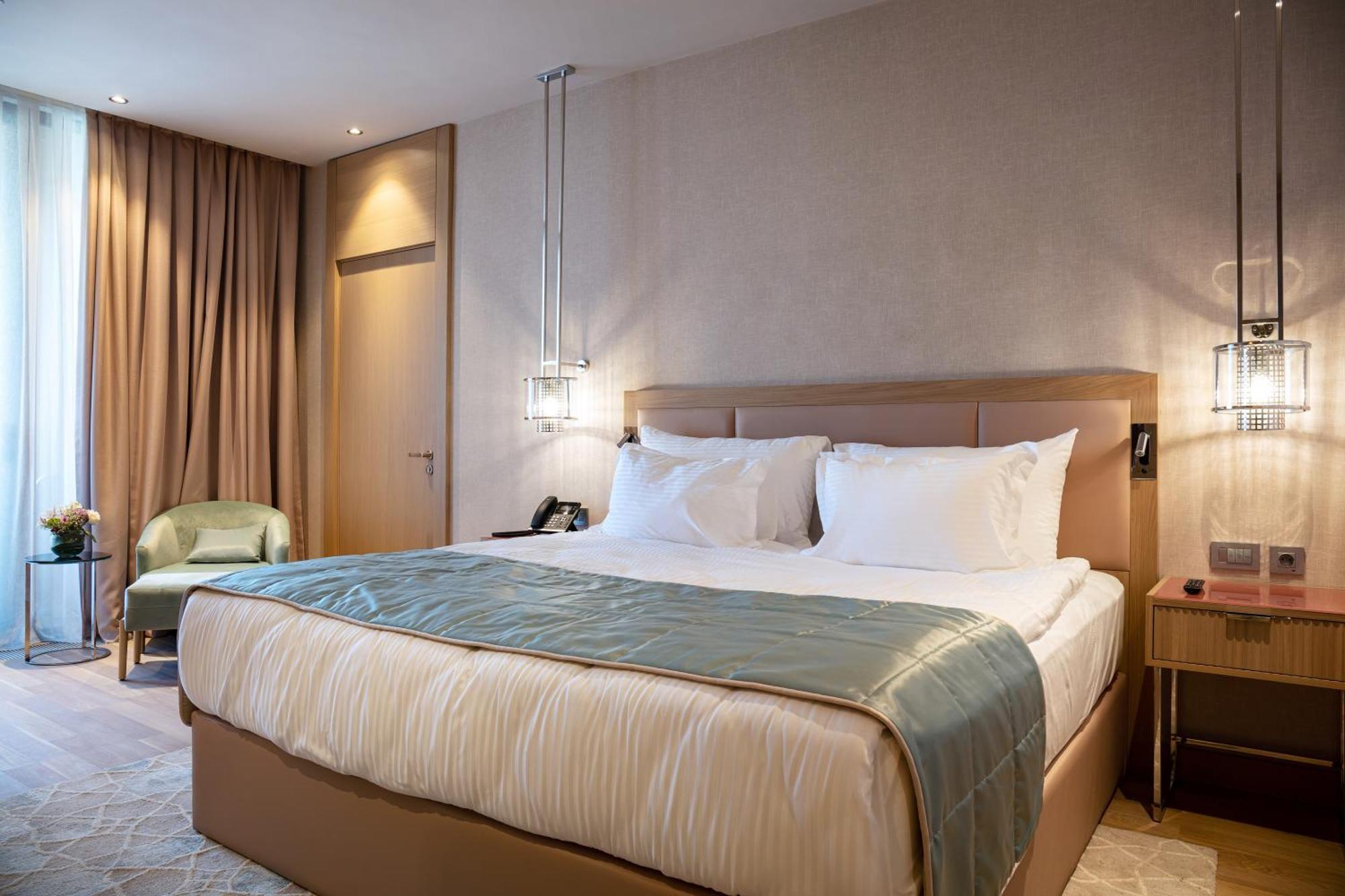 Karavansaray Turkistan Harbour Hotel -Flying Theatre Access Exterior foto A bedroom at the hotel